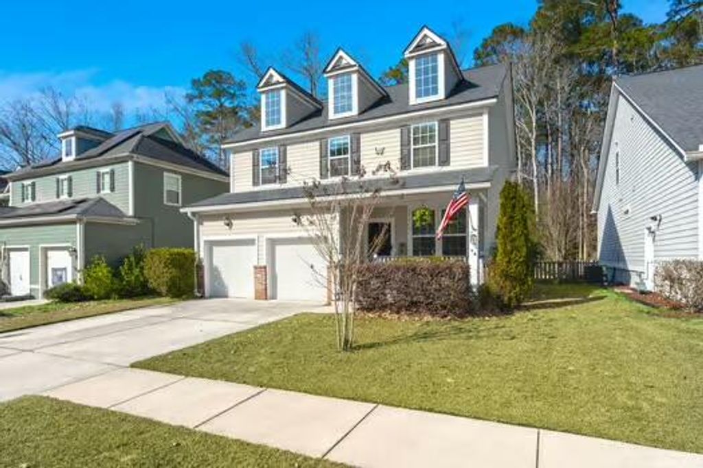 Photo of 164 Ashley Bluffs Road, Summerville, SC 29485 (MLS # 26010817)