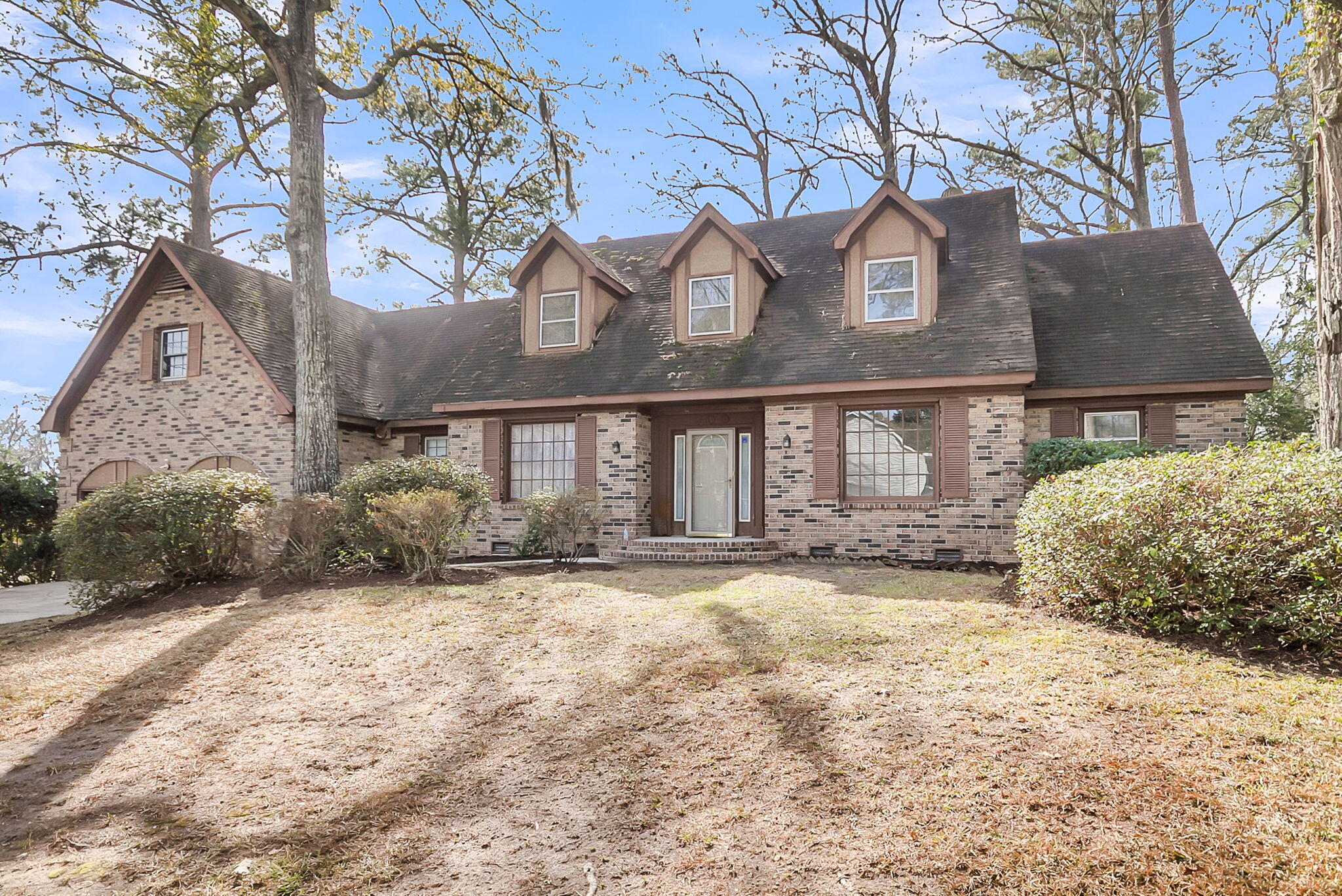 700 Fairington Drive