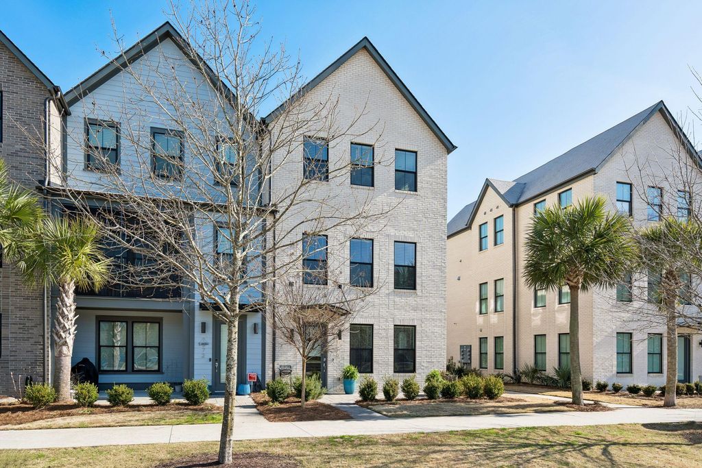 Photo of 1570 Hancock Street, Mount Pleasant, SC 29464 (MLS # 26006253)