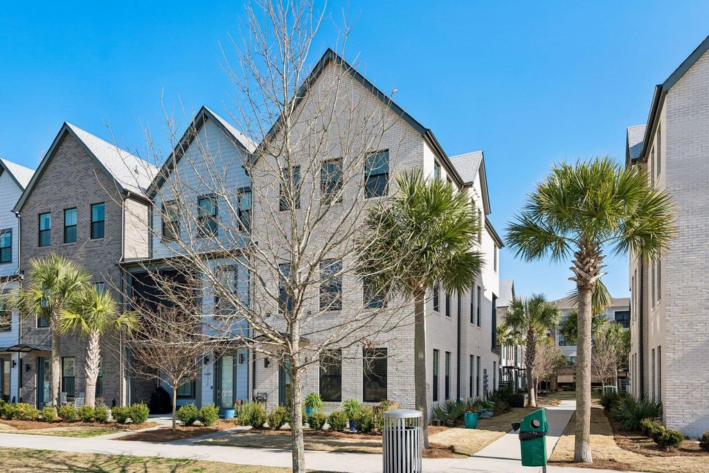 Photo of 1570 Hancock Street, Mount Pleasant, SC 29464 (MLS # 26006253)