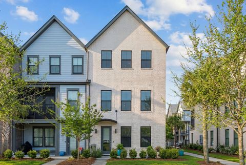 Photo of 1570 Hancock Street, Mount Pleasant, SC 29464 (MLS # 26006253)