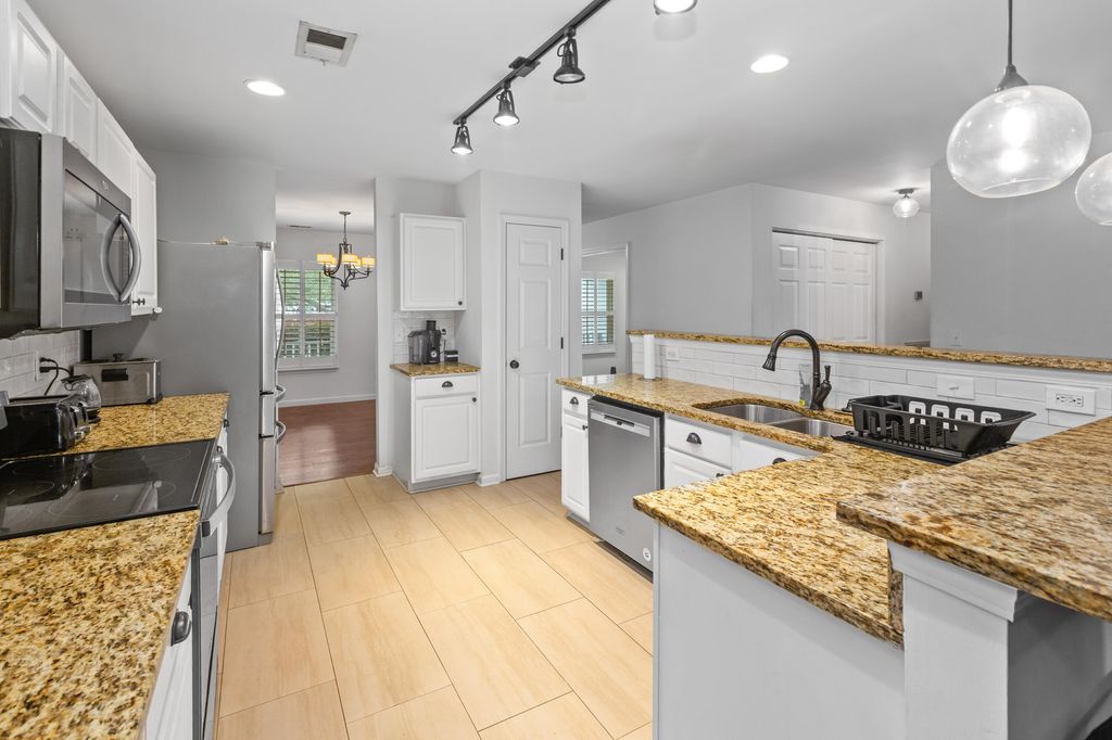 Photo of 518 Holiday Drive, Summerville, SC 29483 (MLS # 26007139)