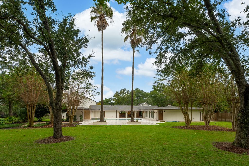 Photo of 924 White Point Boulevard, Charleston, SC 29412 (MLS # 26000621)