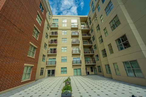 Condominium in Charleston SC 150 Bee Street 38.jpg