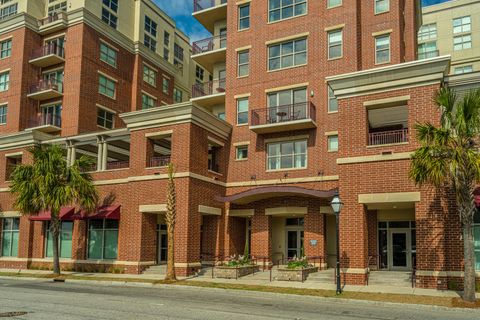 Condominium in Charleston SC 150 Bee Street 29.jpg