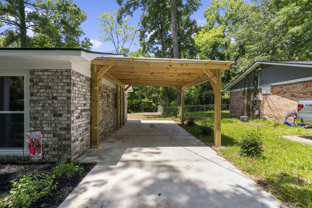 Photo of 126 Hope Drive, Summerville, SC 29485 (MLS # 26019061)