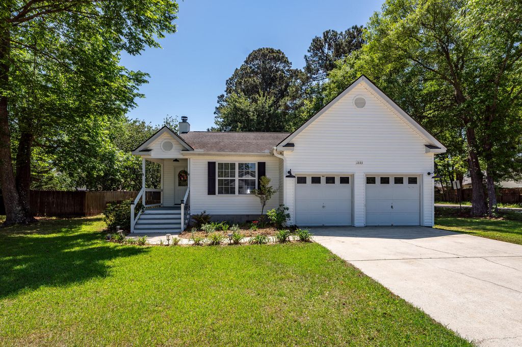 Photo of 1333 Mapleton Avenue, Charleston, SC 29412 (MLS # 26010914)