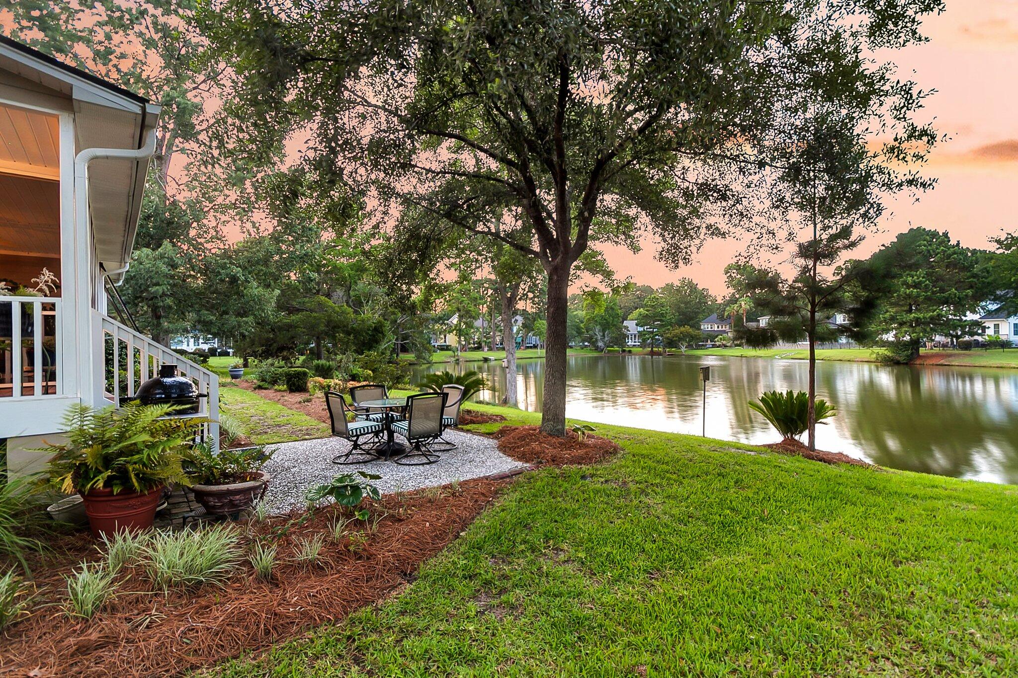 1809 Two Cedar Way