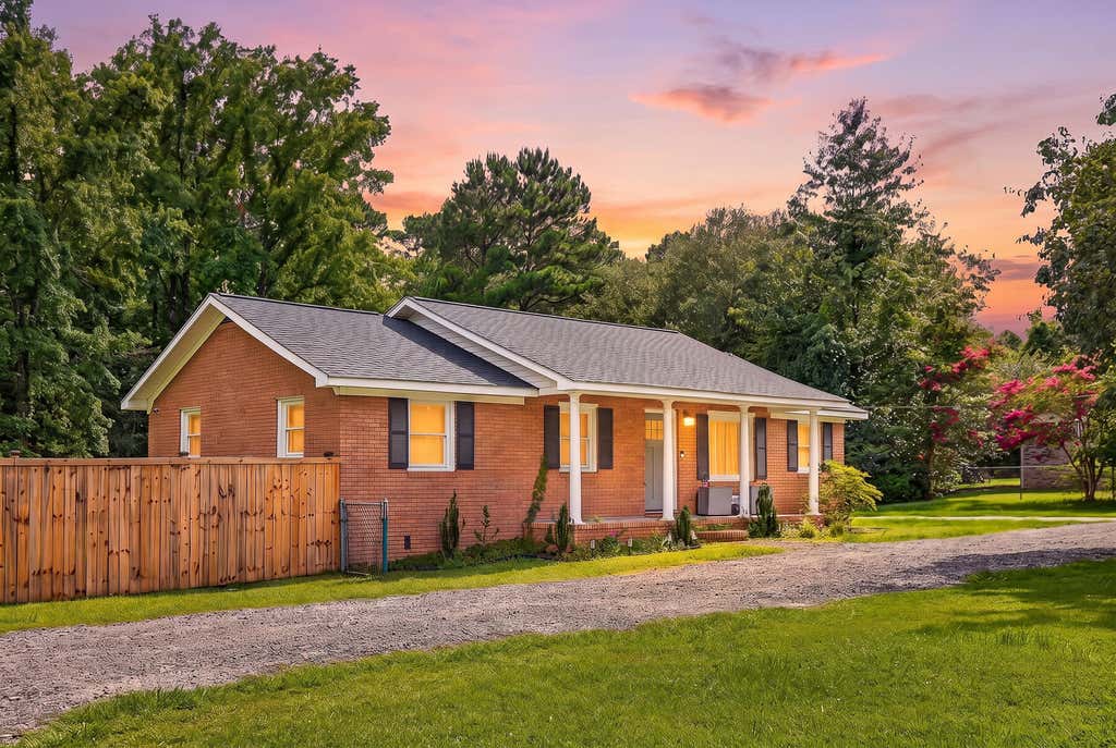Photo of 504 W Butternut Road, Summerville, SC 29483 (MLS # 26018634)