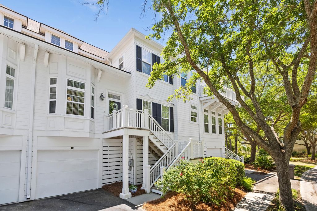Photo of 1551 Sea Palms Crescent, Mount Pleasant, SC 29464 (MLS # 26013174)