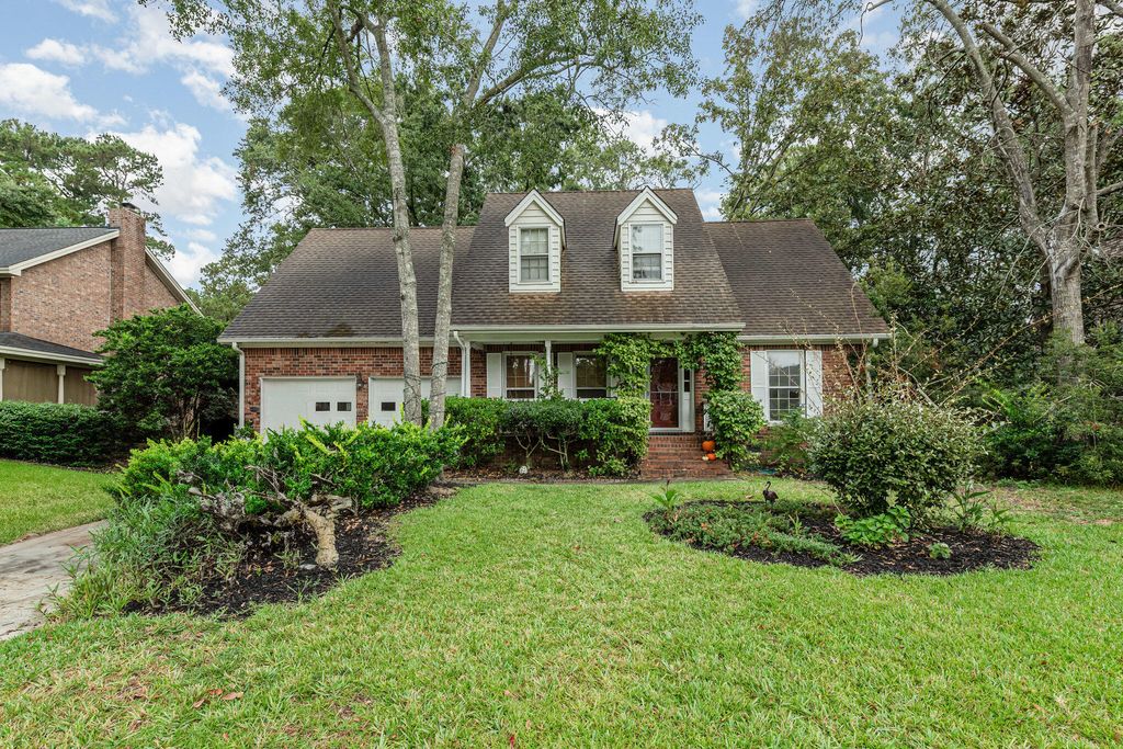 Photo of 107 Thrush Lane, Summerville, SC 29485 (MLS # 26014609)