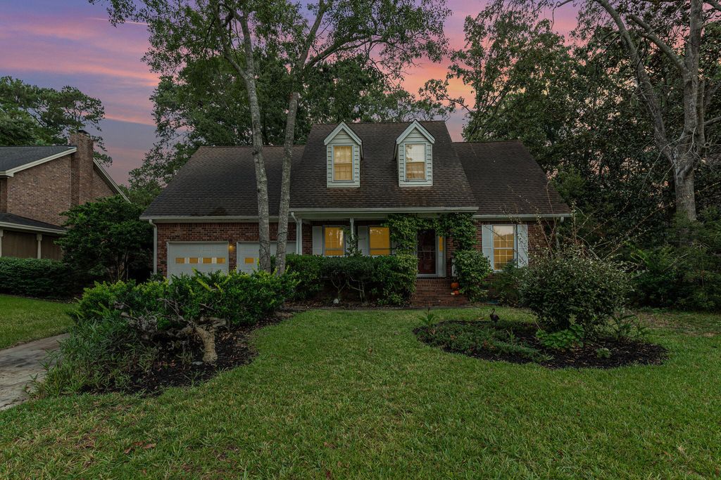 Photo of 107 Thrush Lane, Summerville, SC 29485 (MLS # 26014609)
