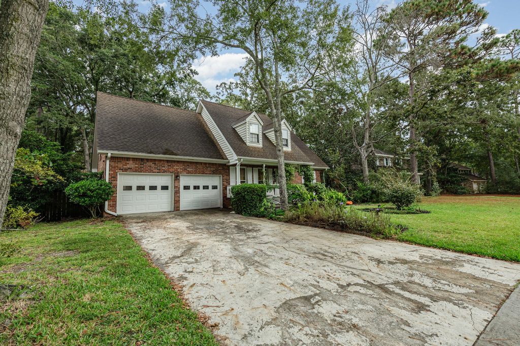 Photo of 107 Thrush Lane, Summerville, SC 29485 (MLS # 26014609)