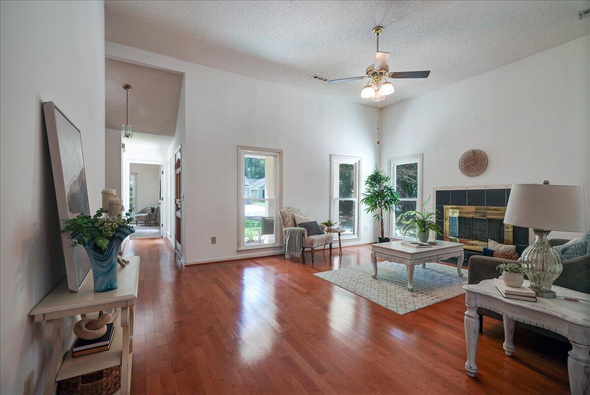115 St Awdry Street