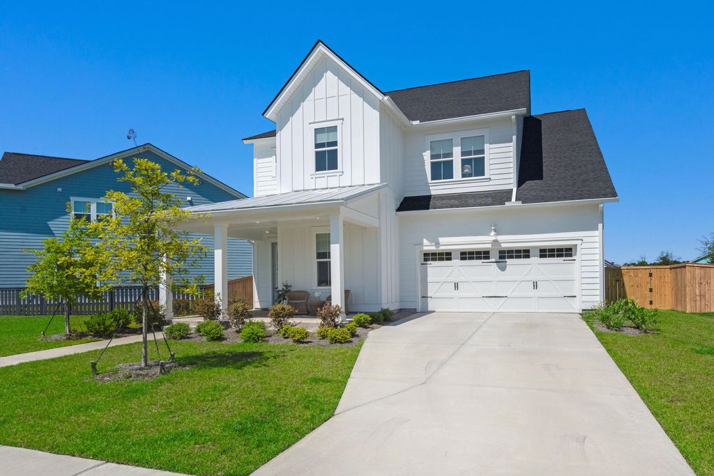 Photo of 135 E Morton Street, Summerville, SC 29486 (MLS # 26017265)