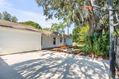 A home in North Charleston