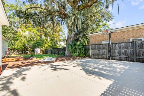 A home in North Charleston