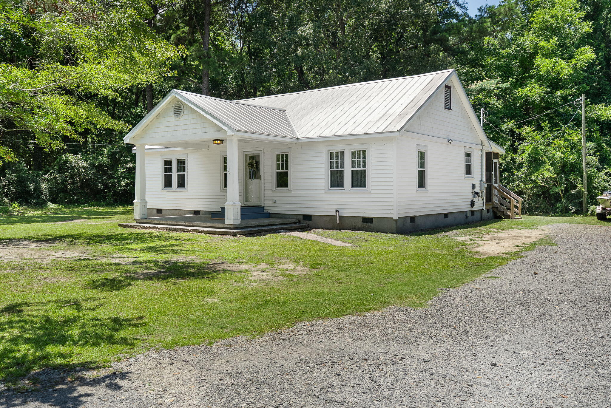 1737 Pinopolis Road
