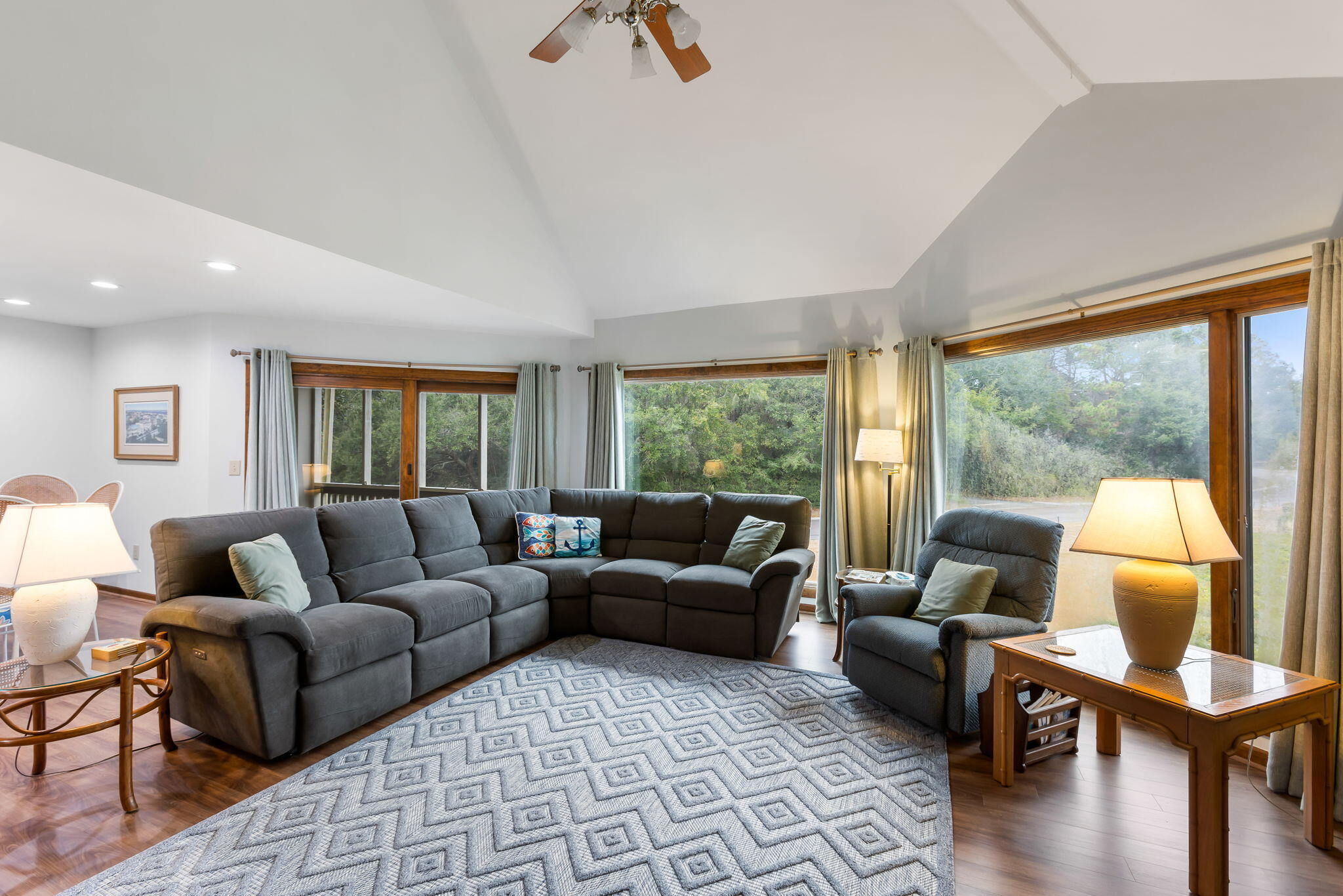 737 Spinnaker Beachhouse