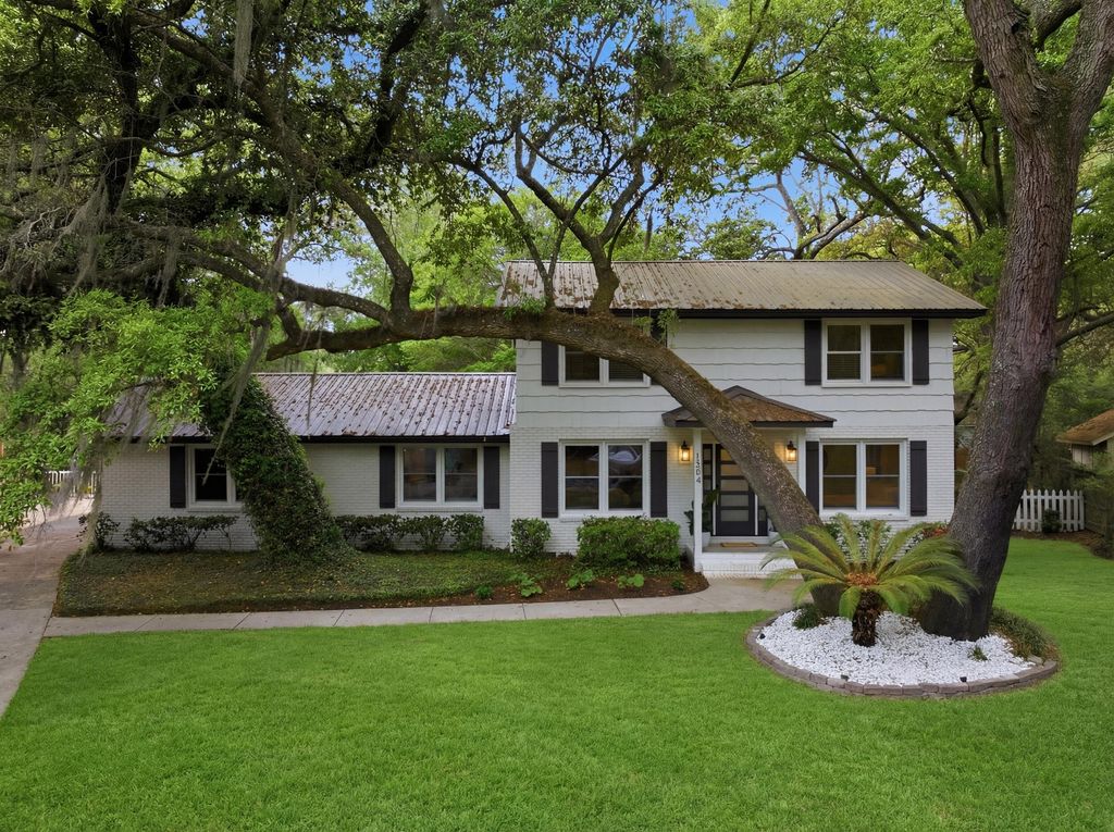 Photo of 1204 Oldwanus Drive, Mount Pleasant, SC 29464 (MLS # 26009901)