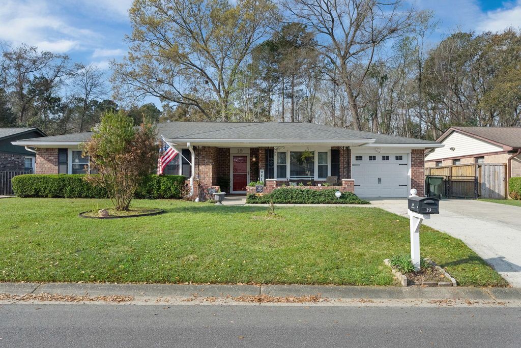 Photo of 19 Rumson Road, Goose Creek, SC 29445 (MLS # 26007676)