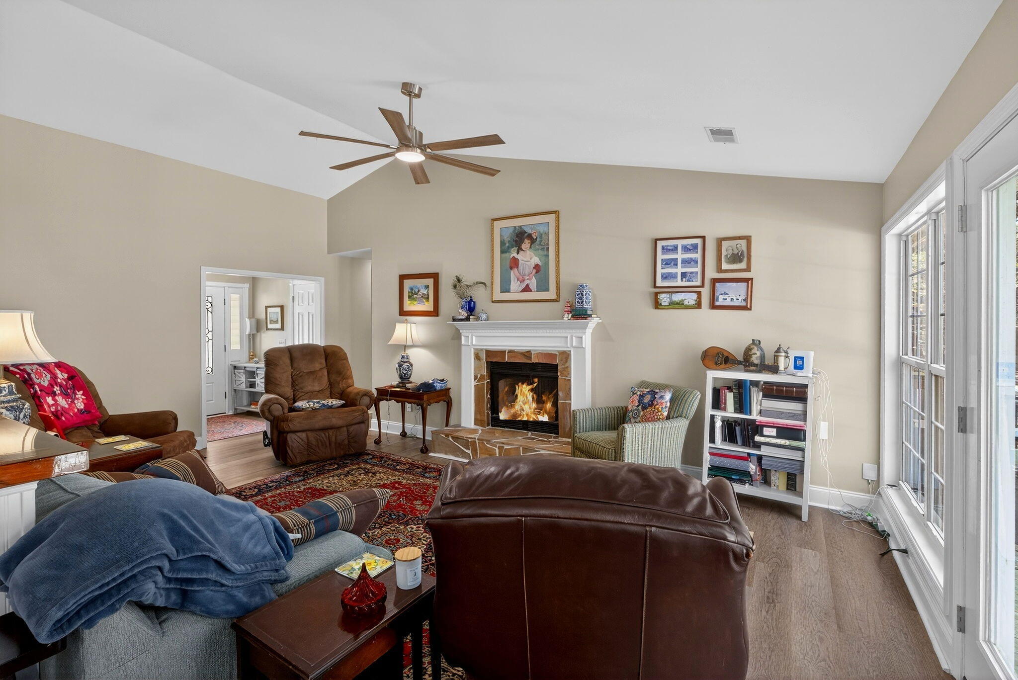 733 Woodland Pointe Place