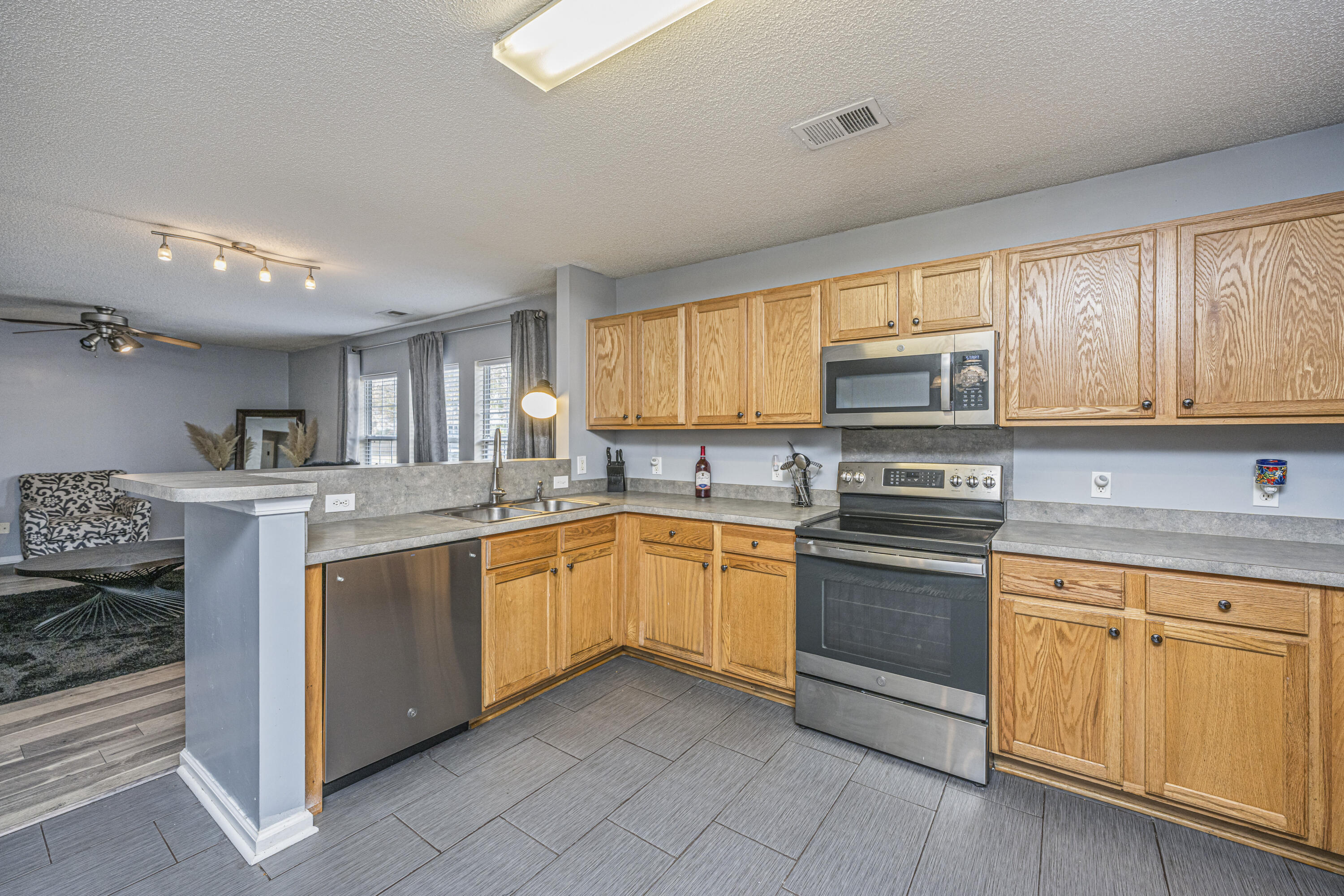 2010 Cripplecreek Drive