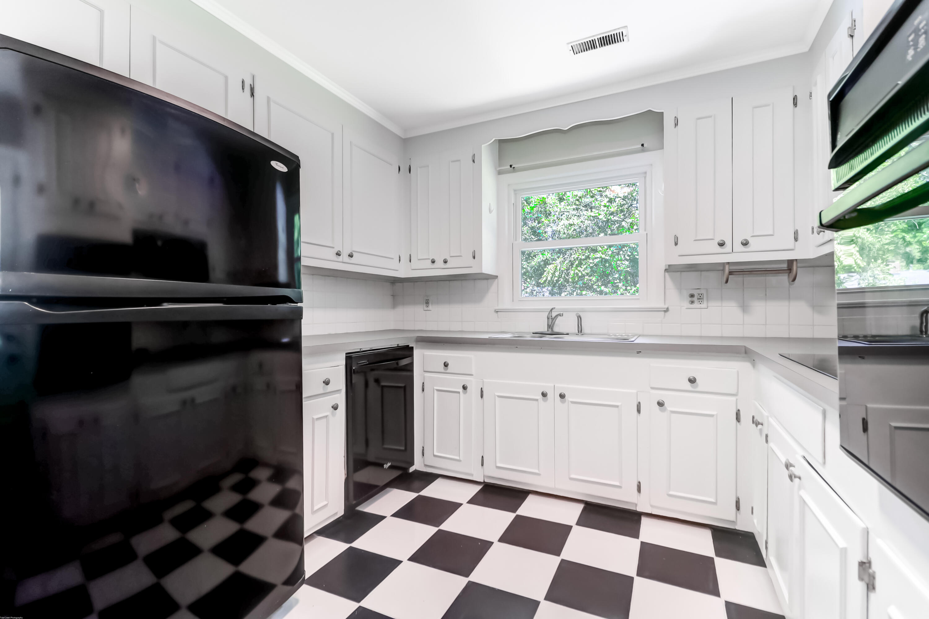 1262 Camelot Drive