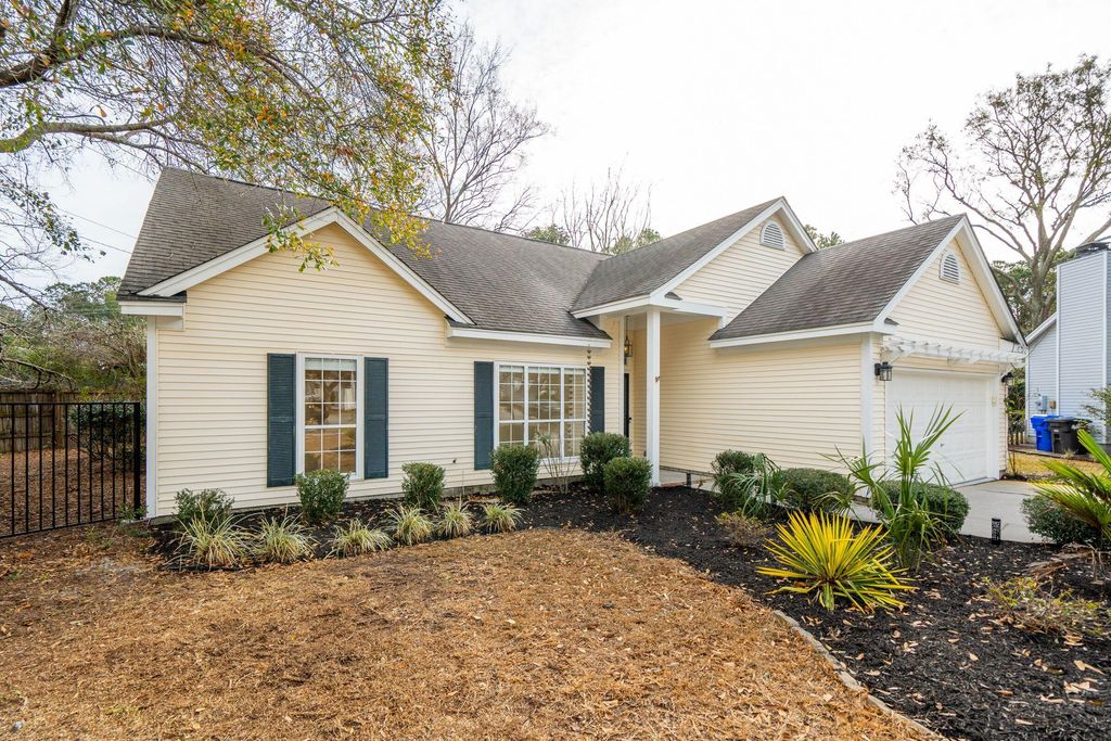 Photo of 1328 Horseshoe Bend, Mount Pleasant, SC 29464 (MLS # 26003395)