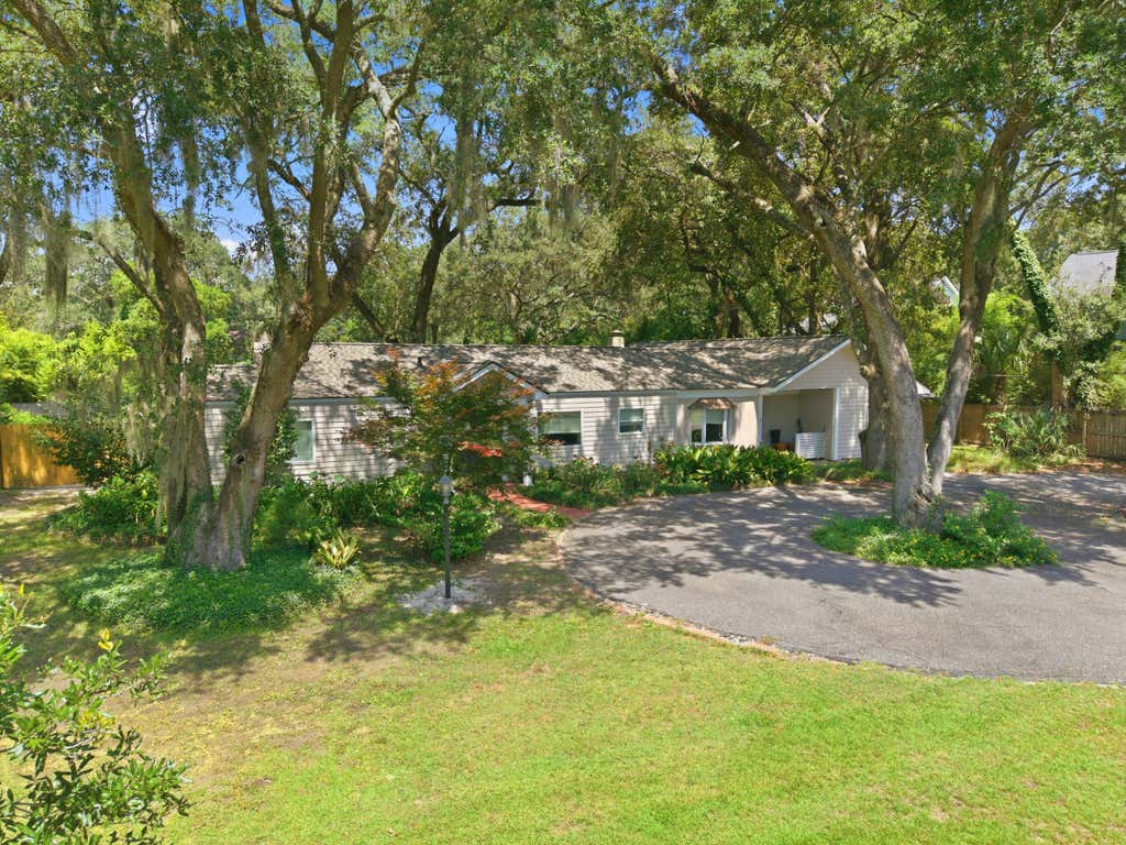 Photo of 544 Fort Johnson Road, Charleston, SC 29412 (MLS # 26023812)