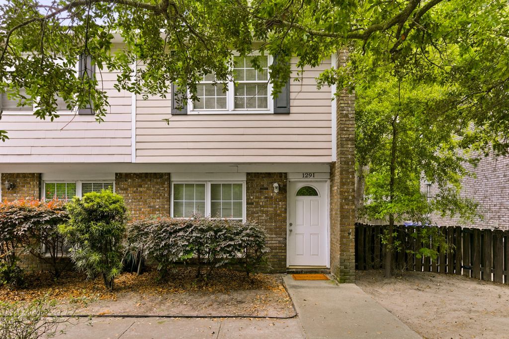 Photo of 1291 Mathis Ferry Road, Mount Pleasant, SC 29464 (MLS # 26012606)