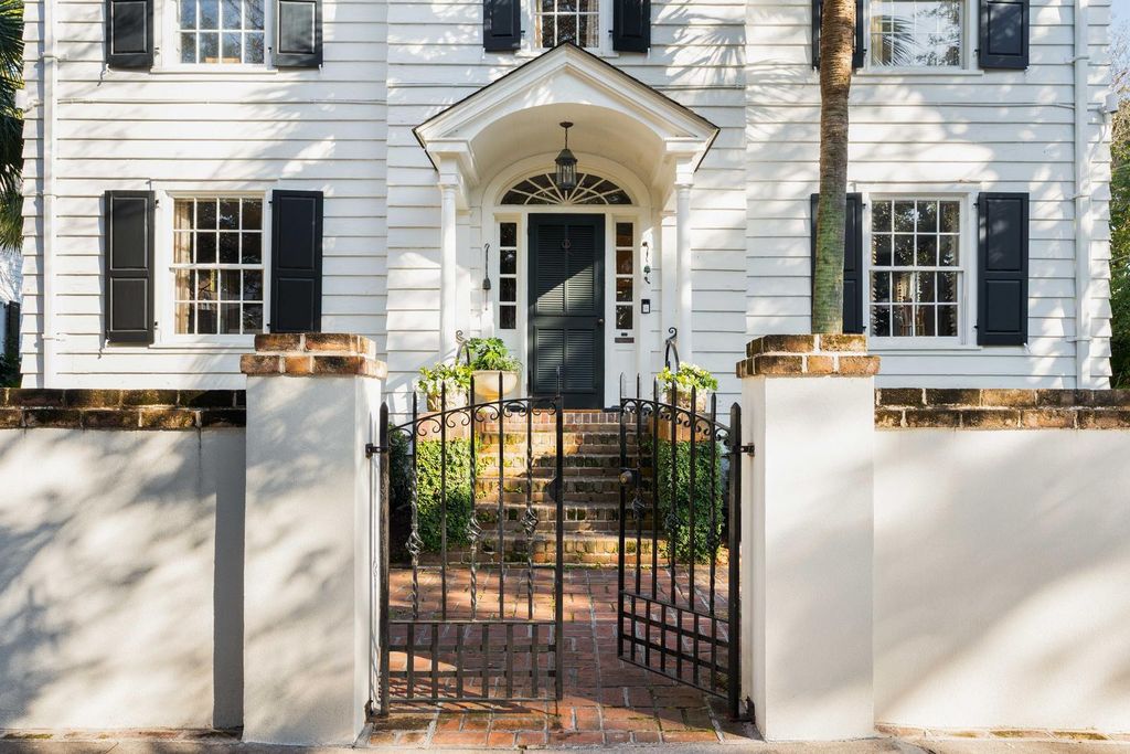 Photo of 2 Lenwood Boulevard, Charleston, SC 29401 (MLS # 26003014)