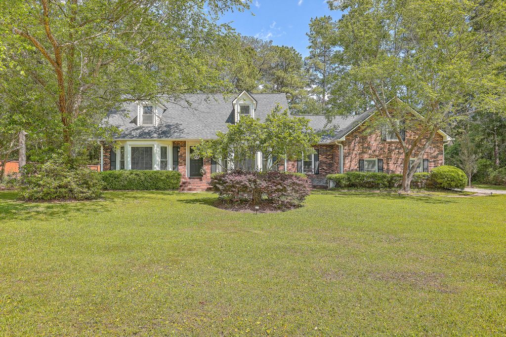 Photo of 110 Beaverton Court, Summerville, SC 29485 (MLS # 26011938)