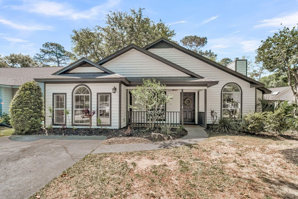 Photo of 1252 Llewellyn Road, Mount Pleasant, SC 29464 (MLS # 26011338)