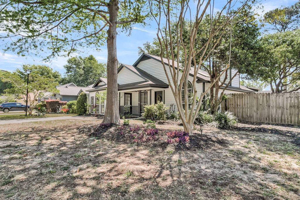 Photo of 1252 Llewellyn Road, Mount Pleasant, SC 29464 (MLS # 26011338)