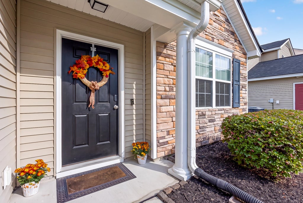 Photo of 305 Deep River Road, Summerville, SC 29486 (MLS # 26027183)