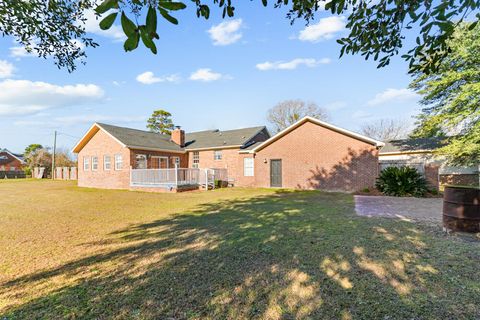 A home in Eutawville