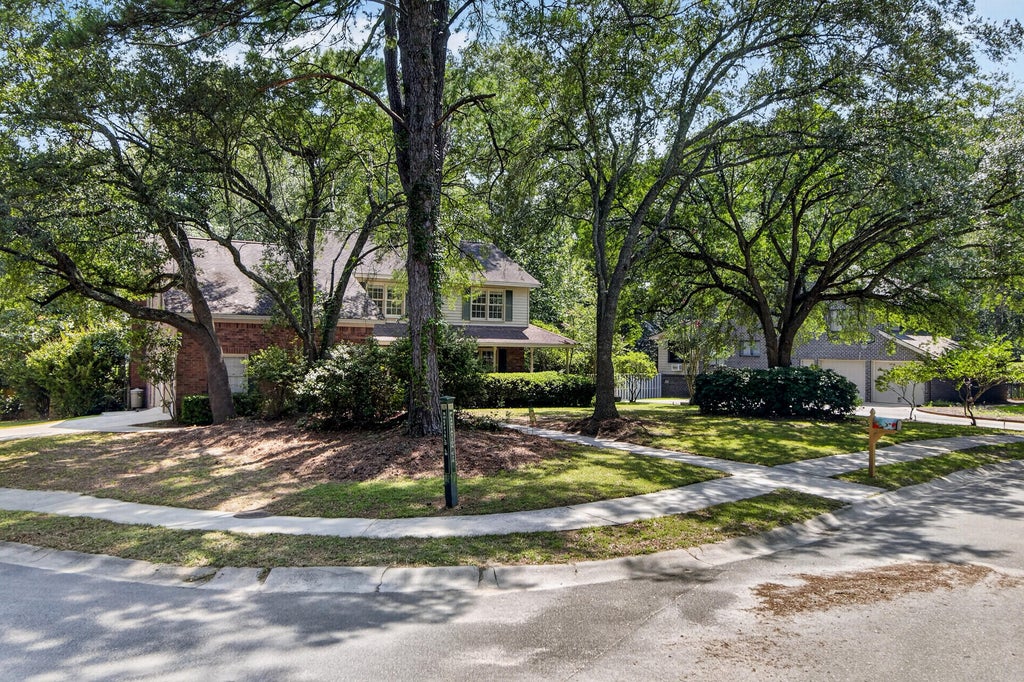 Photo of 17 Plantation Circle, Summerville, SC 29485 (MLS # 26021862)