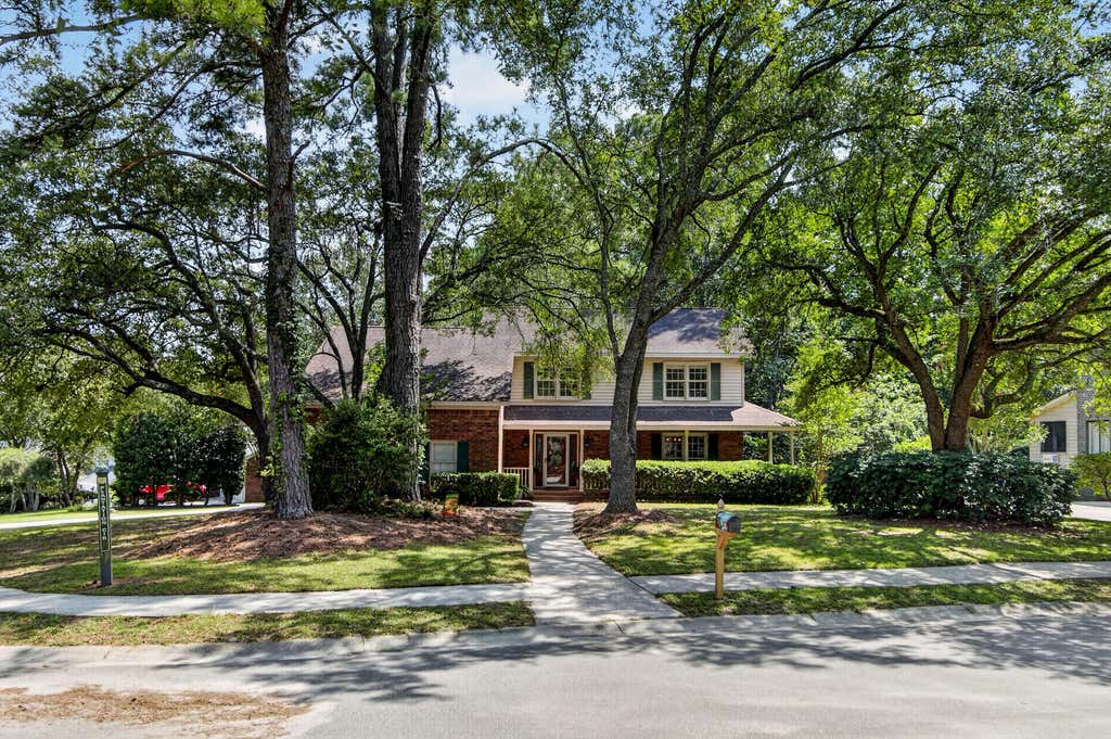 Photo of 17 Plantation Circle, Summerville, SC 29485 (MLS # 26021862)