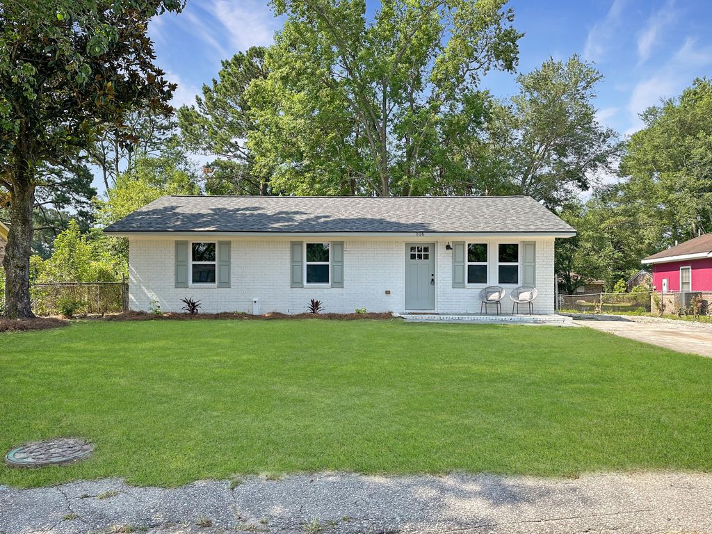 Photo of 106 Fripp Lane, Summerville, SC 29483 (MLS # 26013229)