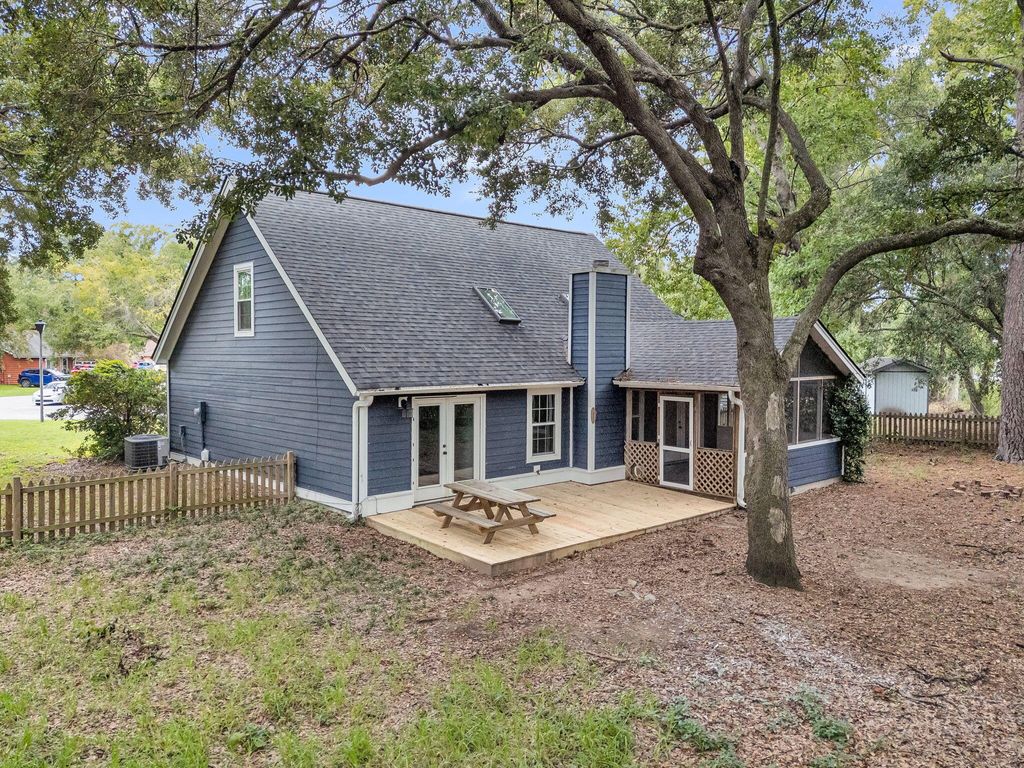 Photo of 1214 Canvasback Court, Mount Pleasant, SC 29464 (MLS # 25025045)