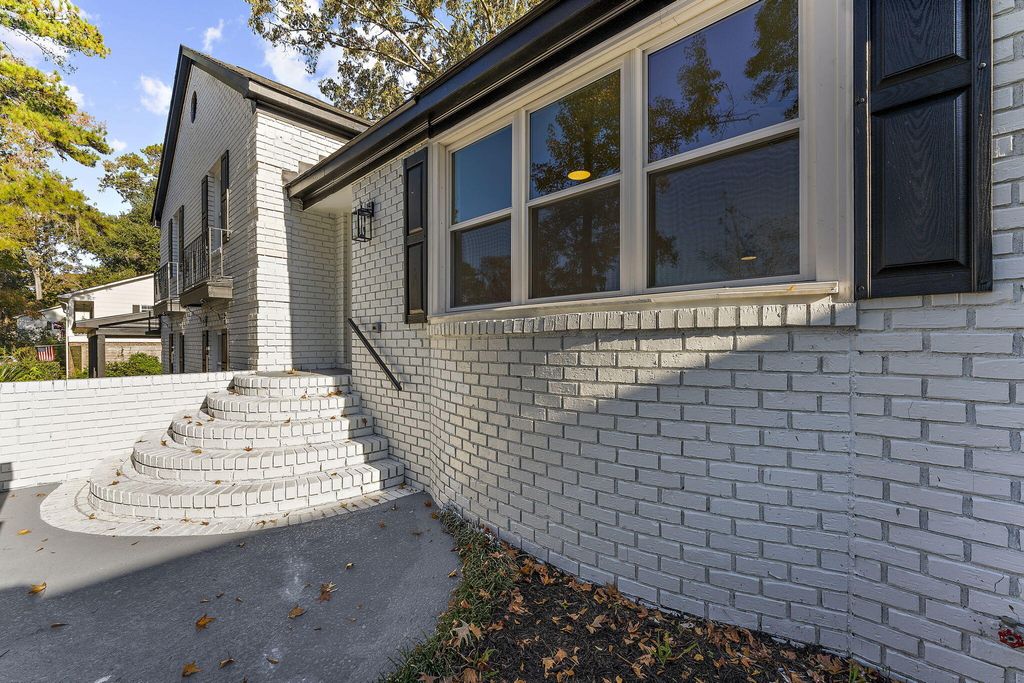 Photo of 325 Fairington Drive, Summerville, SC 29485 (MLS # 25031003)