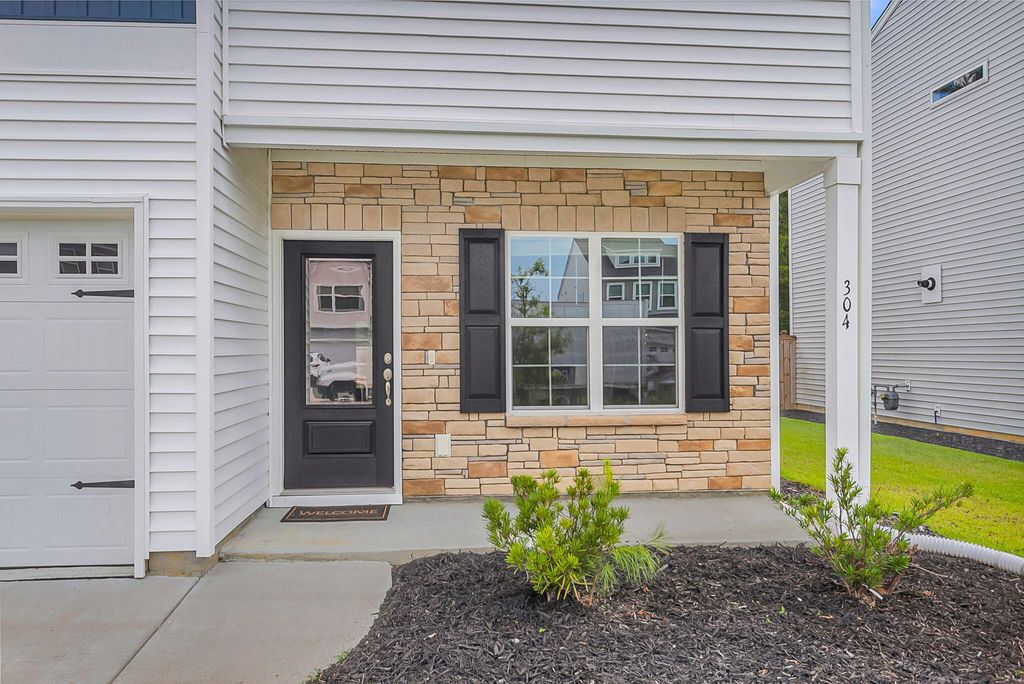 Photo of 304 Torslanda Lane, Summerville, SC 29486 (MLS # 26019733)