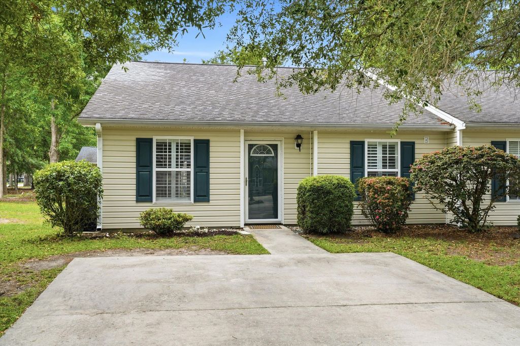 Photo of 1689 Dexter Lane, Charleston, SC 29412 (MLS # 26013984)