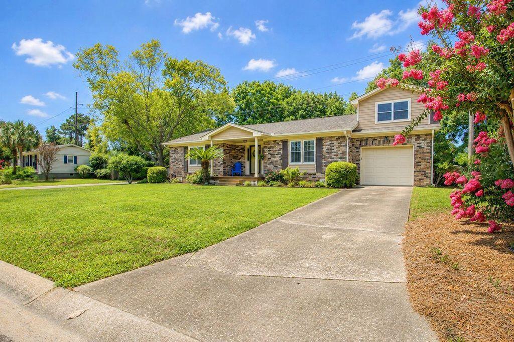 Photo of 1119 Island View Drive, Mount Pleasant, SC 29464 (MLS # 26019415)