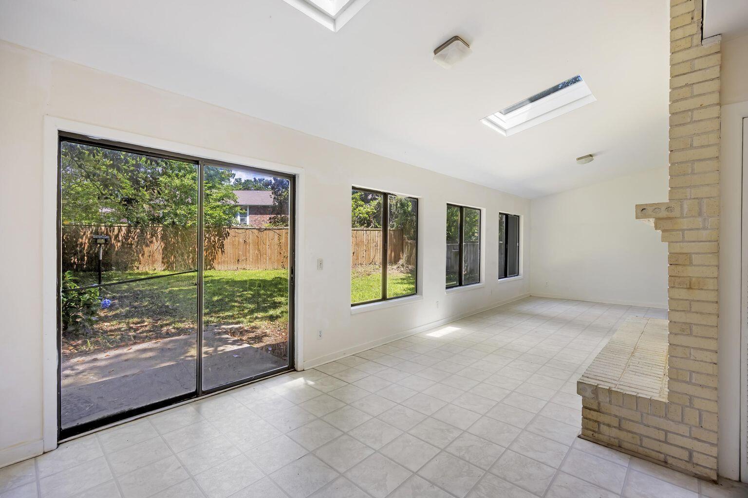 9 Stallion Court