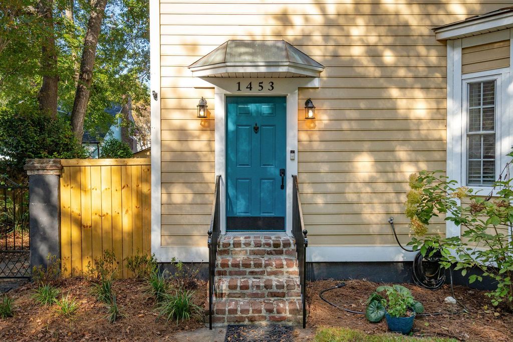 Photo of 1453 N Point Lane, Mount Pleasant, SC 29464 (MLS # 25026333)