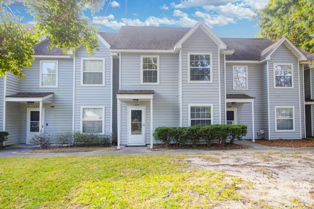 Photo of 1664 Hunters Run Drive, Mount Pleasant, SC 29464 (MLS # 25026022)