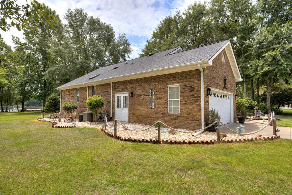 Photo of 203 Ridge Lake Drive, Manning, SC 29102 (MLS # 26021486)