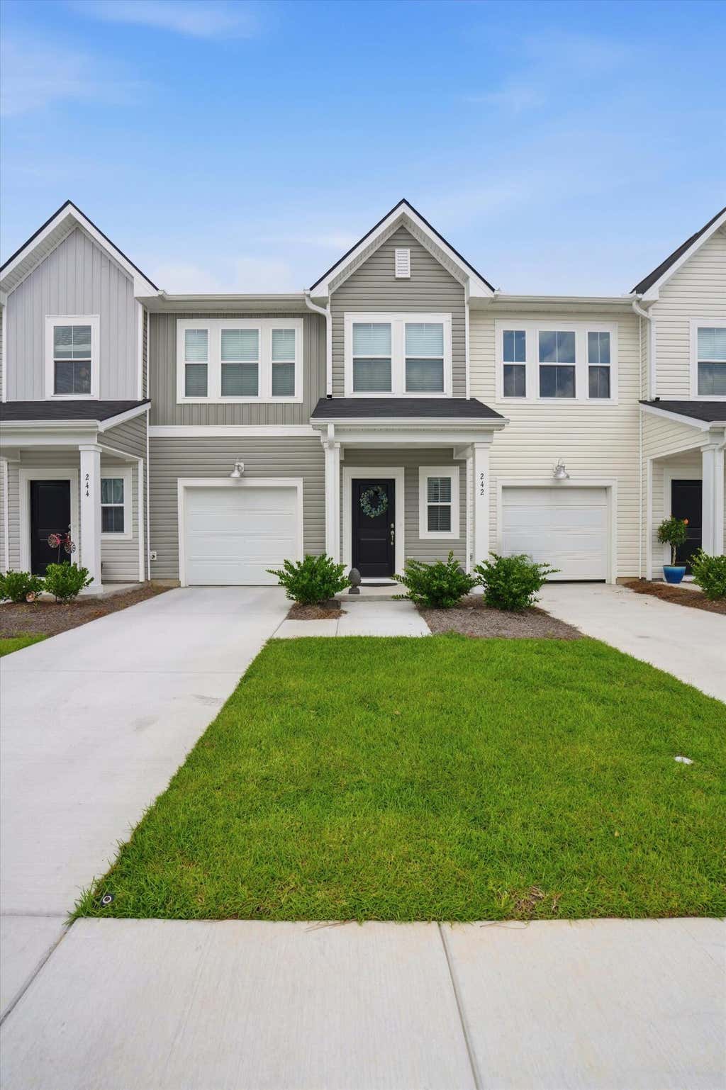 Photo of 242 Agrarian Avenue, Summerville, SC 29485 (MLS # 26020546)